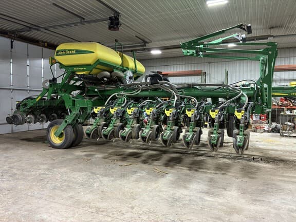 Image of John Deere 1795 equipment image 2