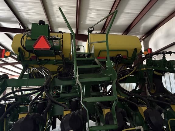 Image of John Deere 1795 equipment image 4