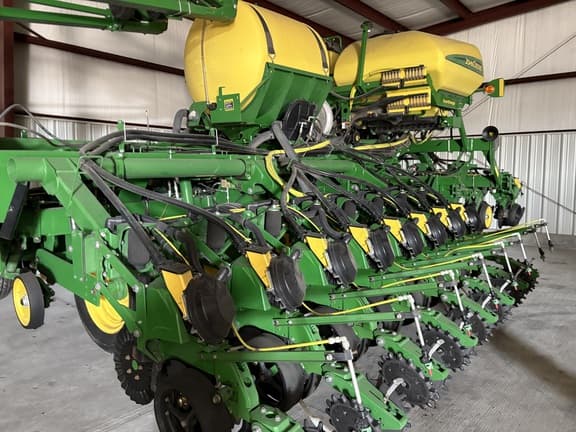 Image of John Deere 1795 equipment image 2