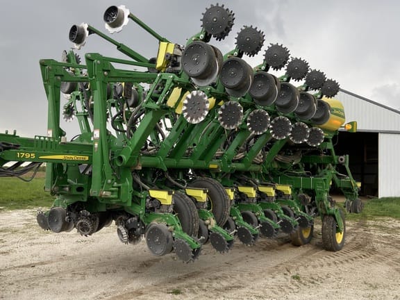 2018 John Deere 1795 Equipment Image0