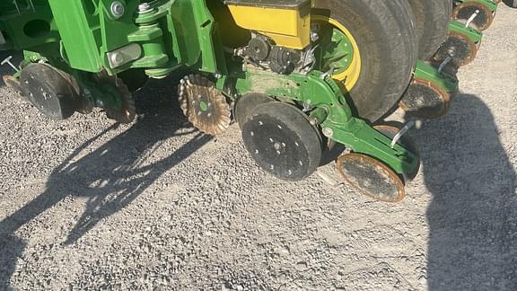 Image of John Deere 1795 equipment image 2