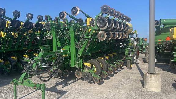 Image of John Deere 1795 equipment image 1