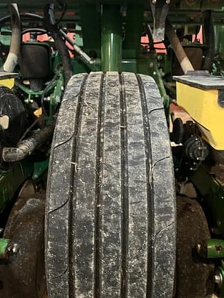 Image of John Deere 1795 equipment image 3