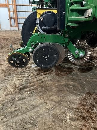 Image of John Deere 1795 equipment image 2