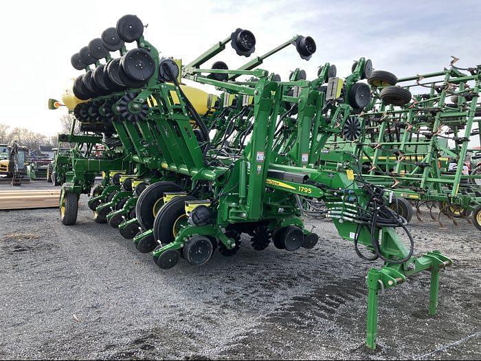 2018 John Deere 1795 Equipment Image0