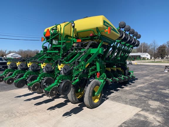 Image of John Deere 1795 equipment image 4