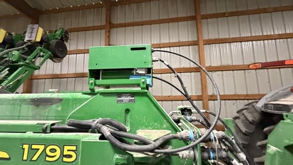 Image of John Deere 1795 equipment image 3