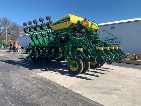 Image of John Deere 1795 equipment image 2