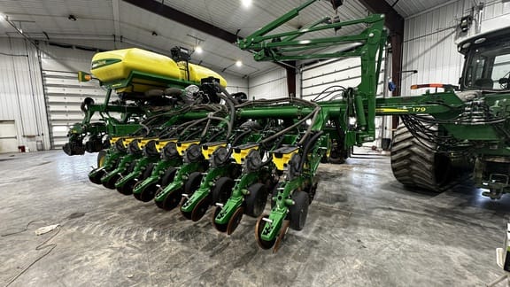 2018 John Deere 1795 Equipment Image0