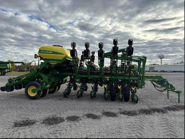 Image of John Deere 1795 equipment image 2
