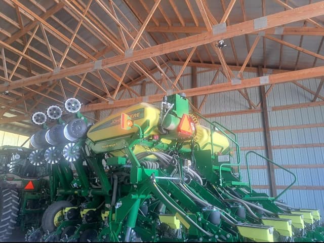 Image of John Deere 1795 equipment image 1