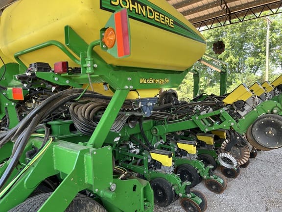 2018 John Deere 1795 Equipment Image0