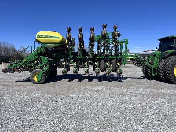 Image of John Deere 1795 equipment image 1