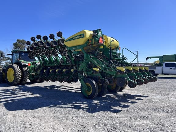 Image of John Deere 1795 equipment image 2