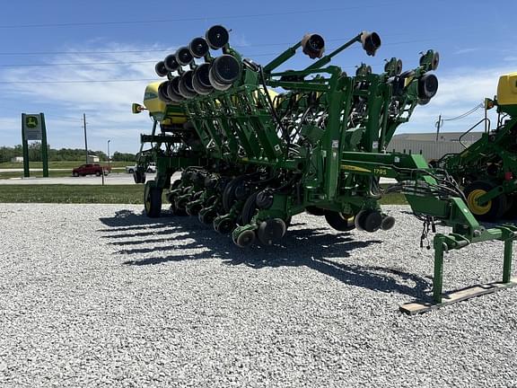 Image of John Deere 1795 equipment image 1