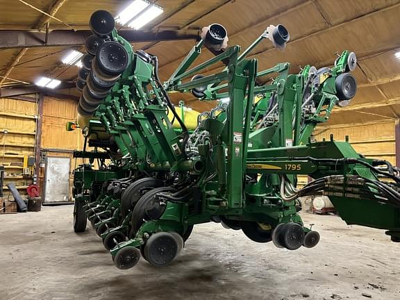 Image of John Deere 1795 equipment image 1