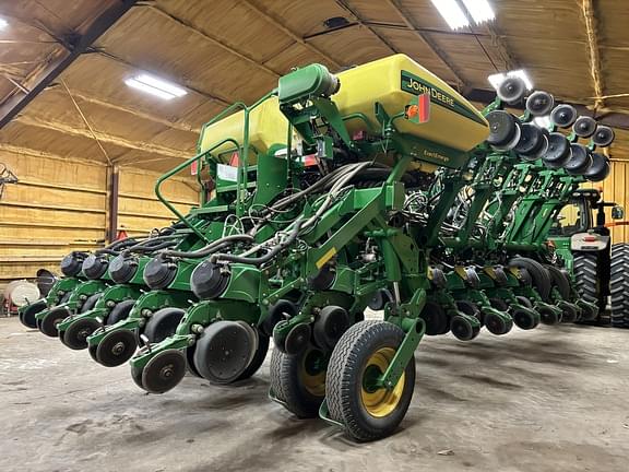 Image of John Deere 1795 equipment image 2