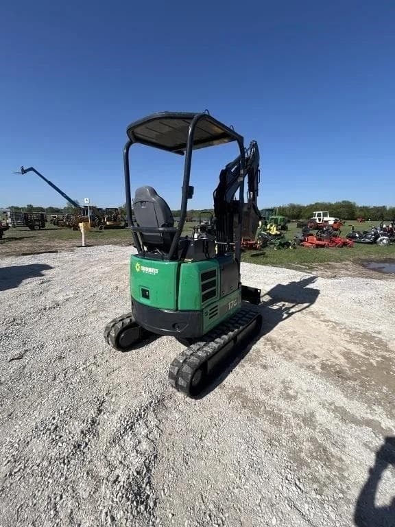 Image of John Deere 17G equipment image 4
