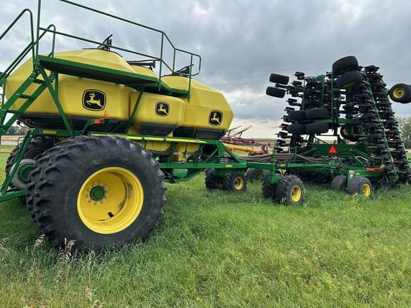Image of John Deere 1890 equipment image 3