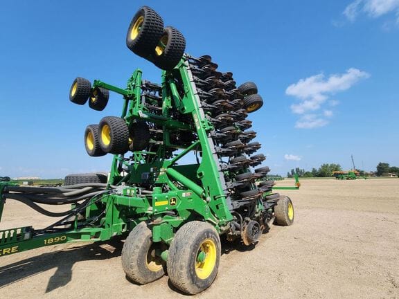 2018 John Deere 1890 Equipment Image0