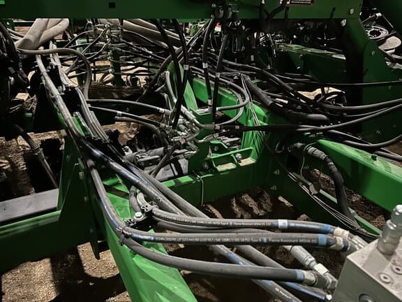 Image of John Deere 1890 equipment image 3