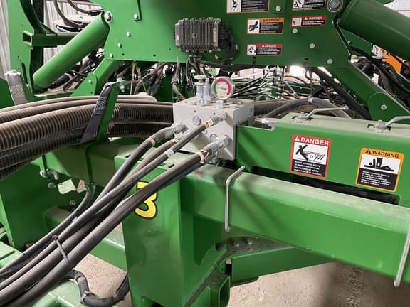 Image of John Deere 1890 equipment image 3