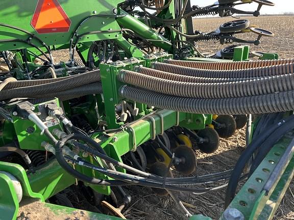 Image of John Deere 1890 equipment image 4