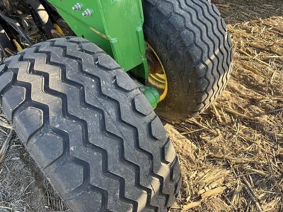 Image of John Deere 1890 equipment image 3