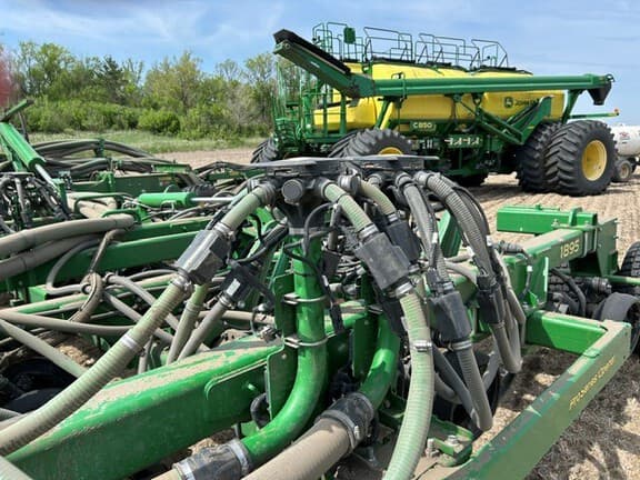 Image of John Deere 1895 equipment image 1