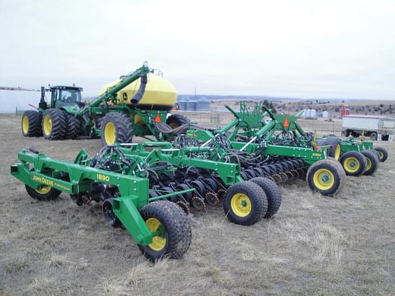 Image of John Deere 1910 equipment image 3