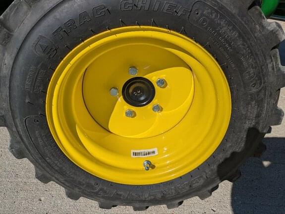 Image of John Deere 2025R equipment image 3