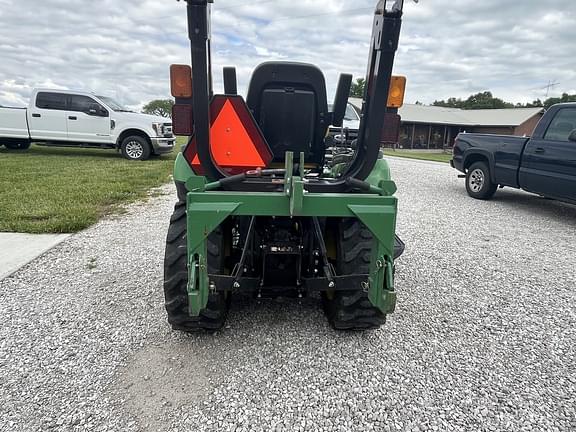 Image of John Deere 2025R equipment image 4