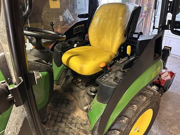 Image of John Deere 2025R equipment image 2