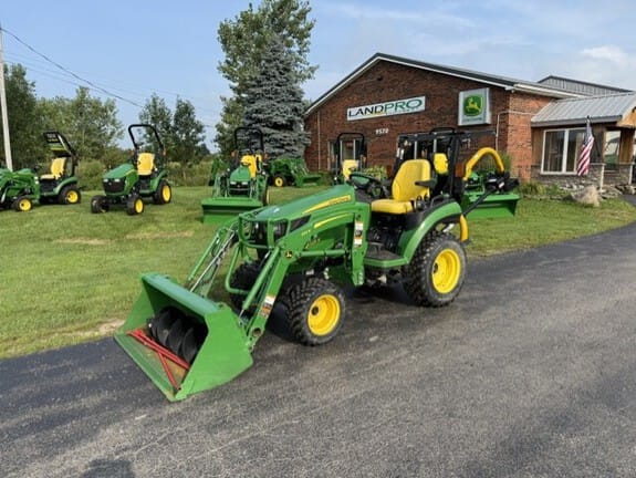 2018 John Deere 2025R Equipment Image0