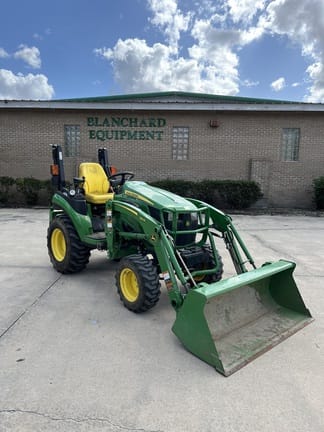 Main image John Deere 2025R