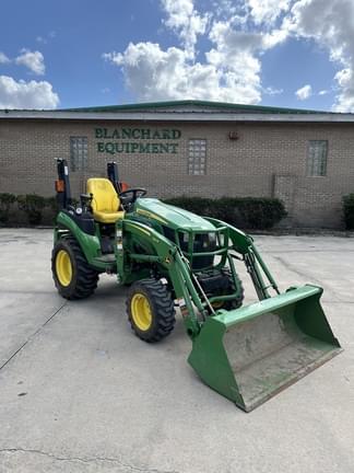 Main image John Deere 2025R