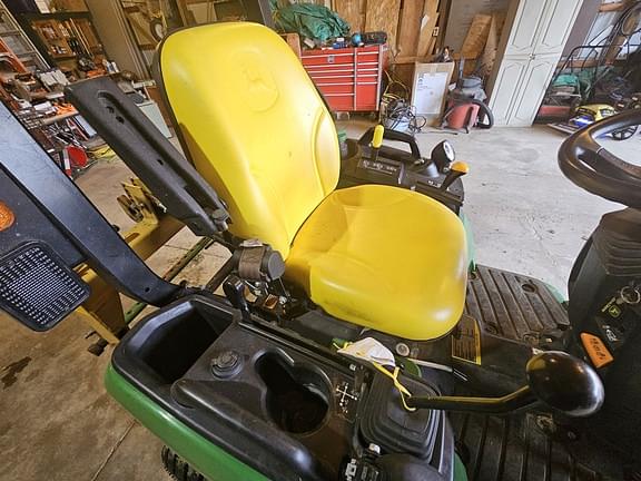 Image of John Deere 2025R equipment image 3