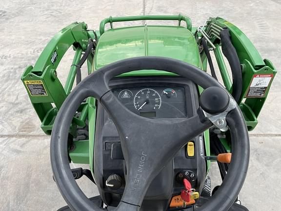 Image of John Deere 2025R equipment image 4