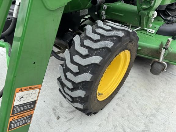 Image of John Deere 2025R equipment image 2