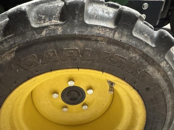 Image of John Deere 2025R equipment image 3
