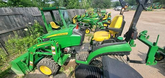 Image of John Deere 2025R equipment image 1