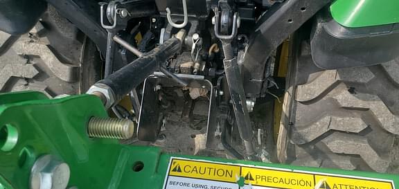 Image of John Deere 2025R equipment image 3