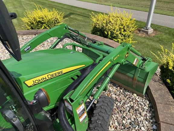 Image of John Deere 2025R equipment image 4