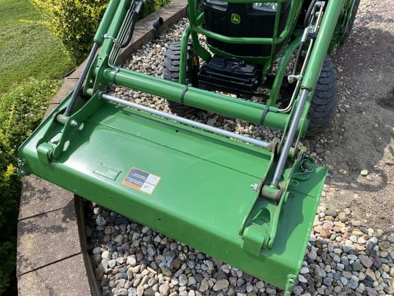 Image of John Deere 2025R equipment image 1