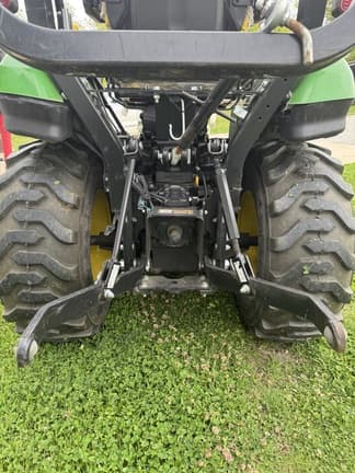 Image of John Deere 2025R equipment image 3