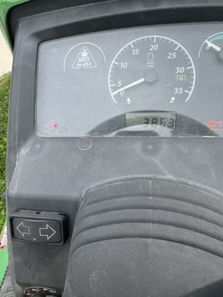Image of John Deere 2025R equipment image 2