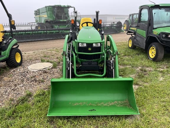 Image of John Deere 2025R equipment image 4