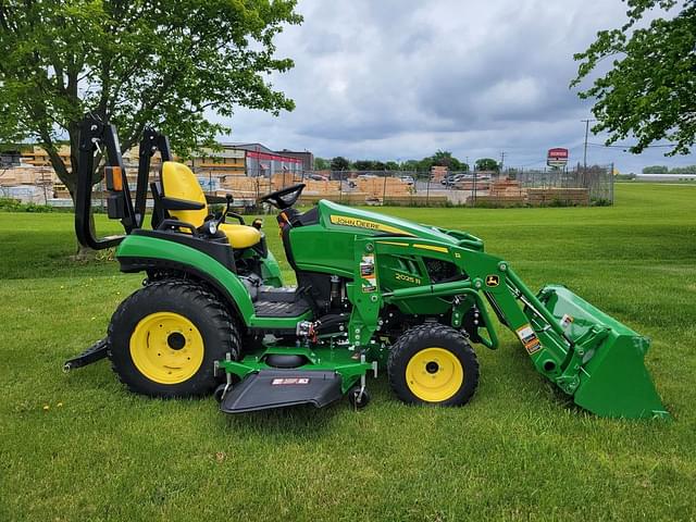 Image of John Deere 2025R equipment image 2