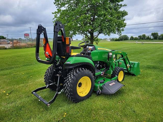 Image of John Deere 2025R equipment image 3