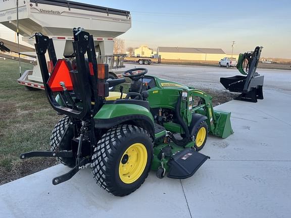 Image of John Deere 2025R equipment image 3